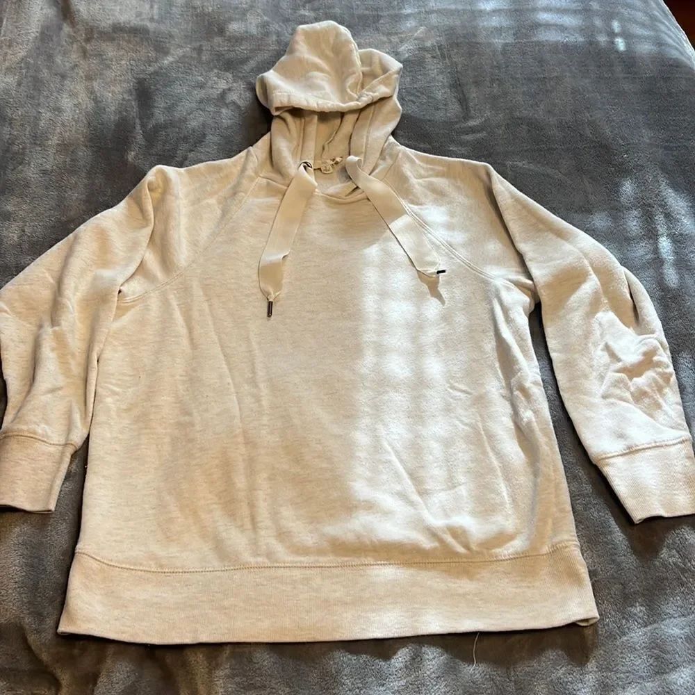 HIPPIE Rose cream sweatshirt. Small.